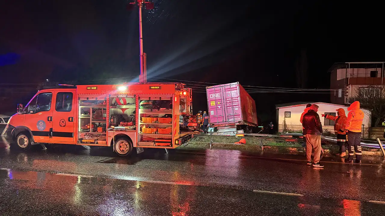 Aydın’da Tren Yoluna Giren Tır Sürücüsü Hayatını Kaybetti 3