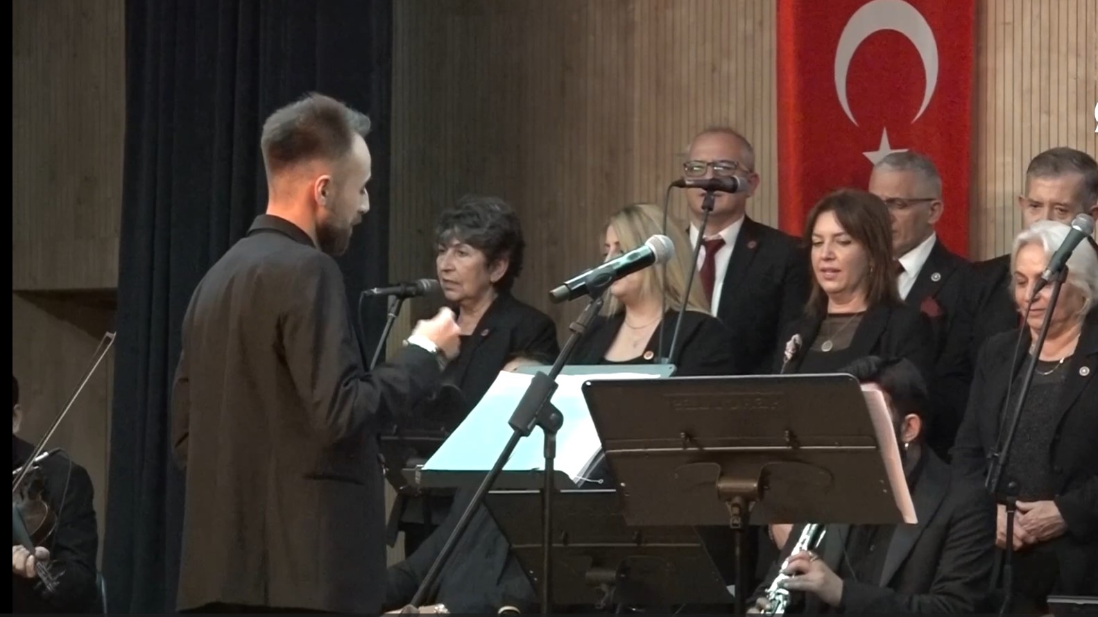 Bursa’nın Muhtarlar Korosu 7 Yıldır Sahnelerde 2