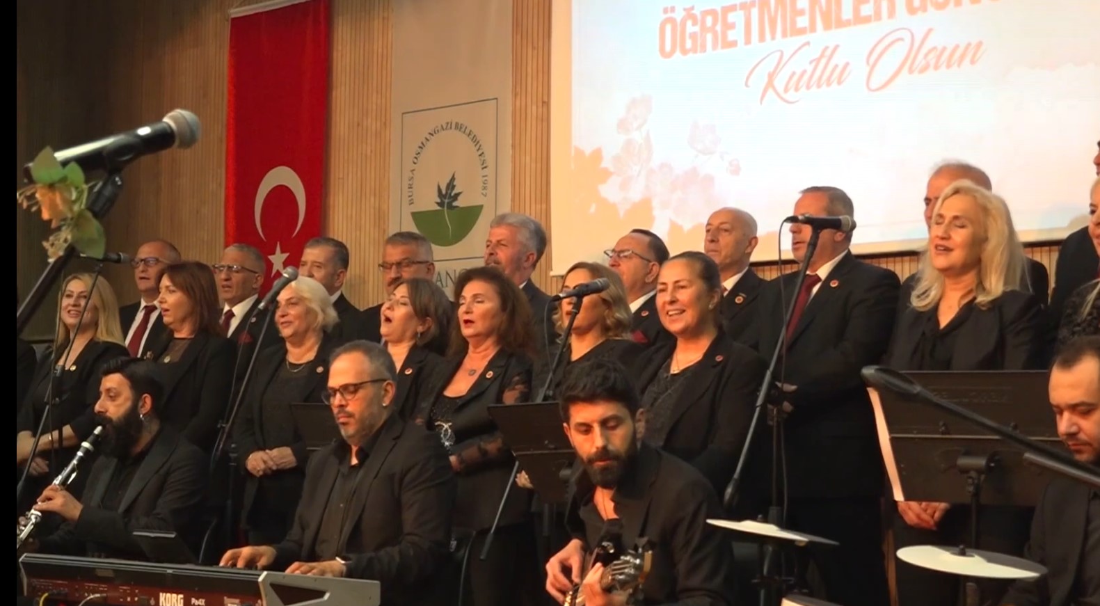 Bursa’nın Muhtarlar Korosu 7 Yıldır Sahnelerde