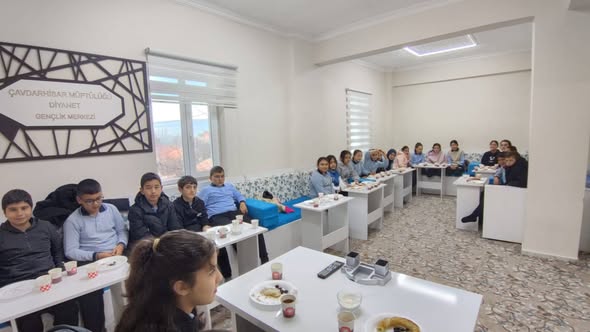 Çedes Kapsamında Çavdarhisar’da Öğrencilerle Anlamlı Kahvaltı 2-1