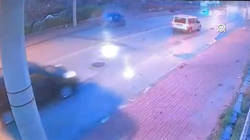 Denizli’de Otomobille Çarpışan Elektrikli Bisiklet Sürücüsü Yaşamını Yitirdi (1)