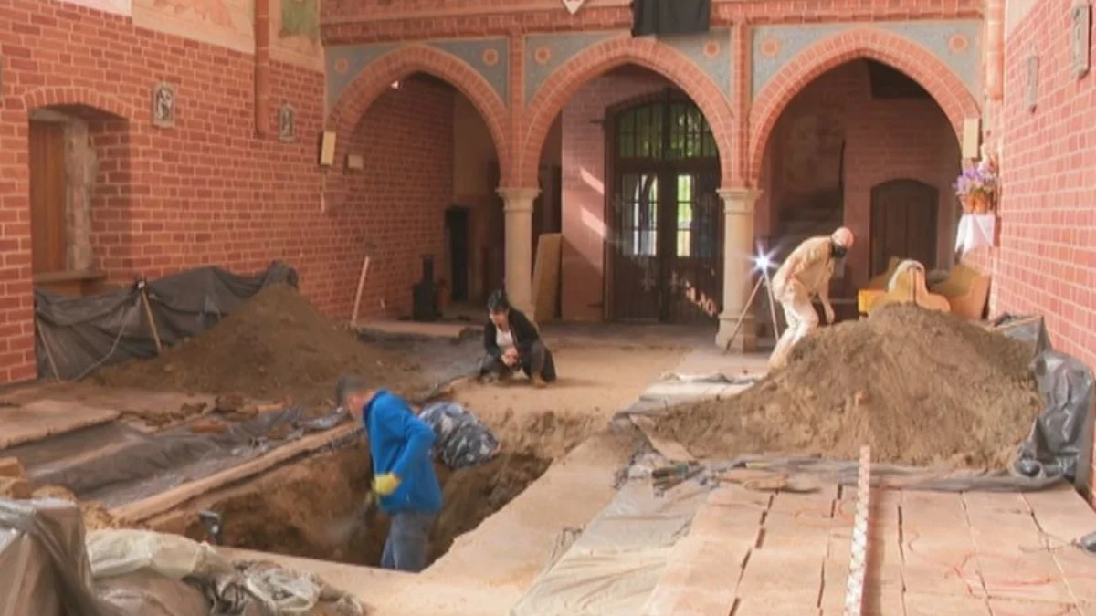 Dünyanın Peşinde Olduğu Kutsal Eşya Için Bu Köye Akın Ettiler 1