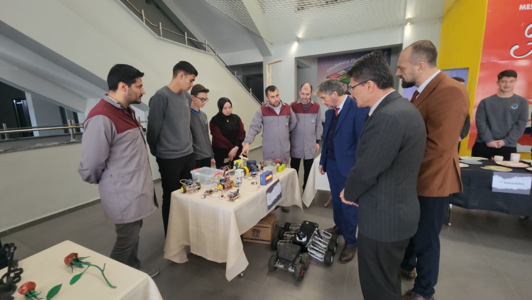 İl Millî Eğitim Müdürümüz Mustafa Yilmaz, Yerli Malı Haftası Kapsamında Düzenlenen Sergiyi Ziyaret Etti