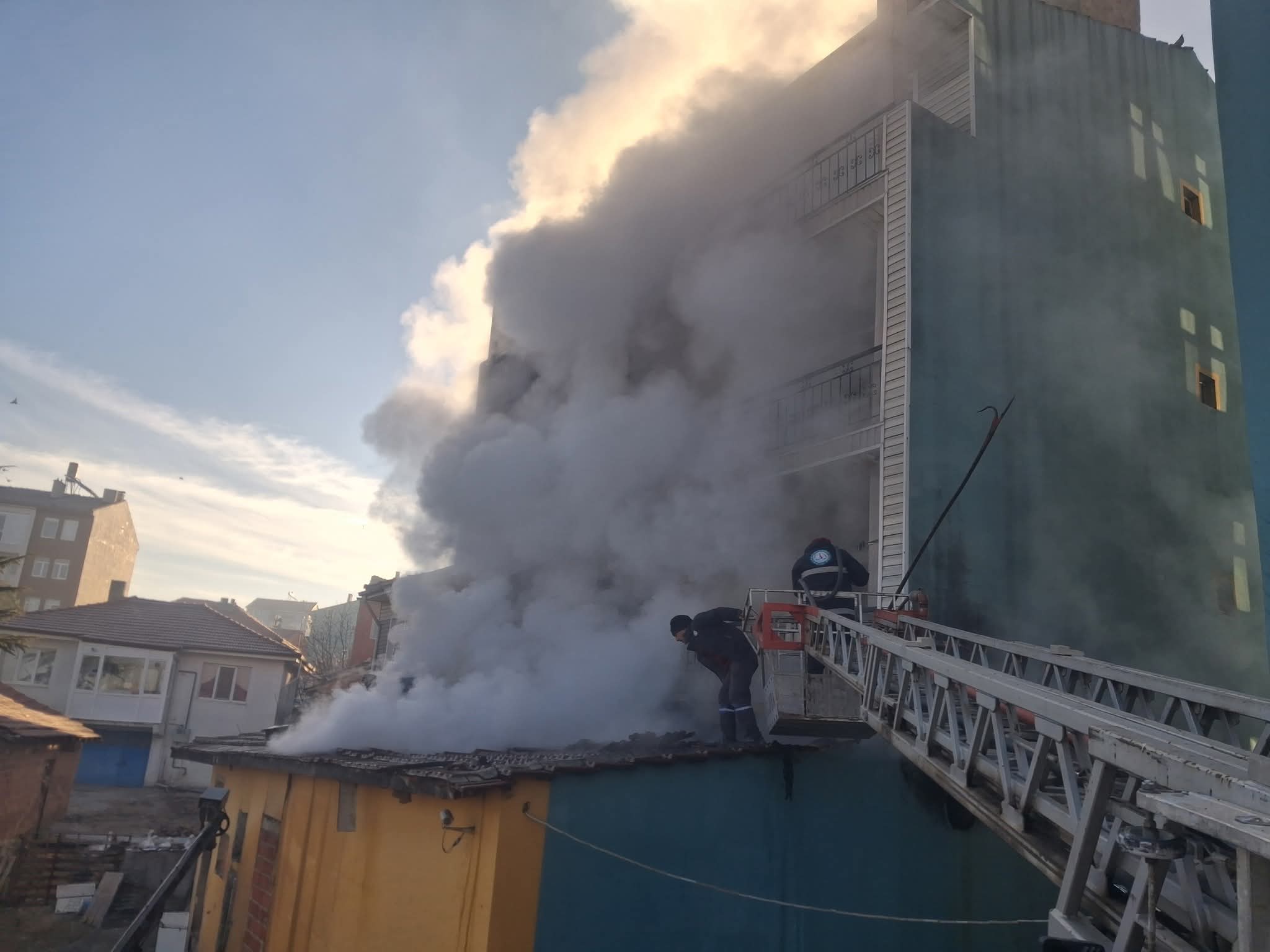 Kütahya Altıntaş’ta Ekmek Fırınında Çıkan Yangın Söndürüldü (1)