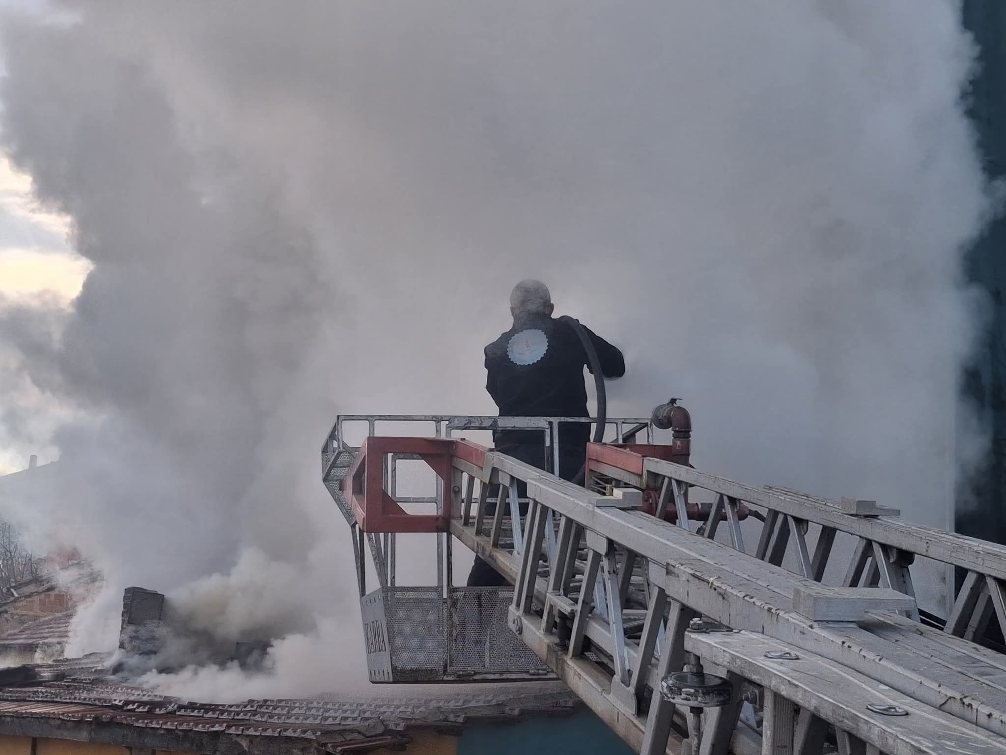 Kütahya Altıntaş’ta Ekmek Fırınında Çıkan Yangın Söndürüldü (3)