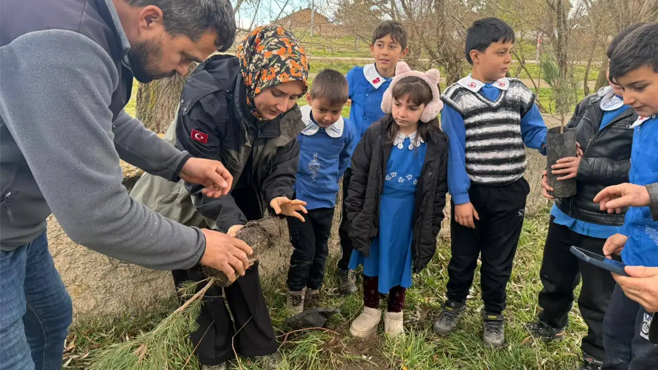 Kütahya Altıntaş’ta Minik Öğrencilere Doğa Ve Orman Sevgisi Aşılandı 1