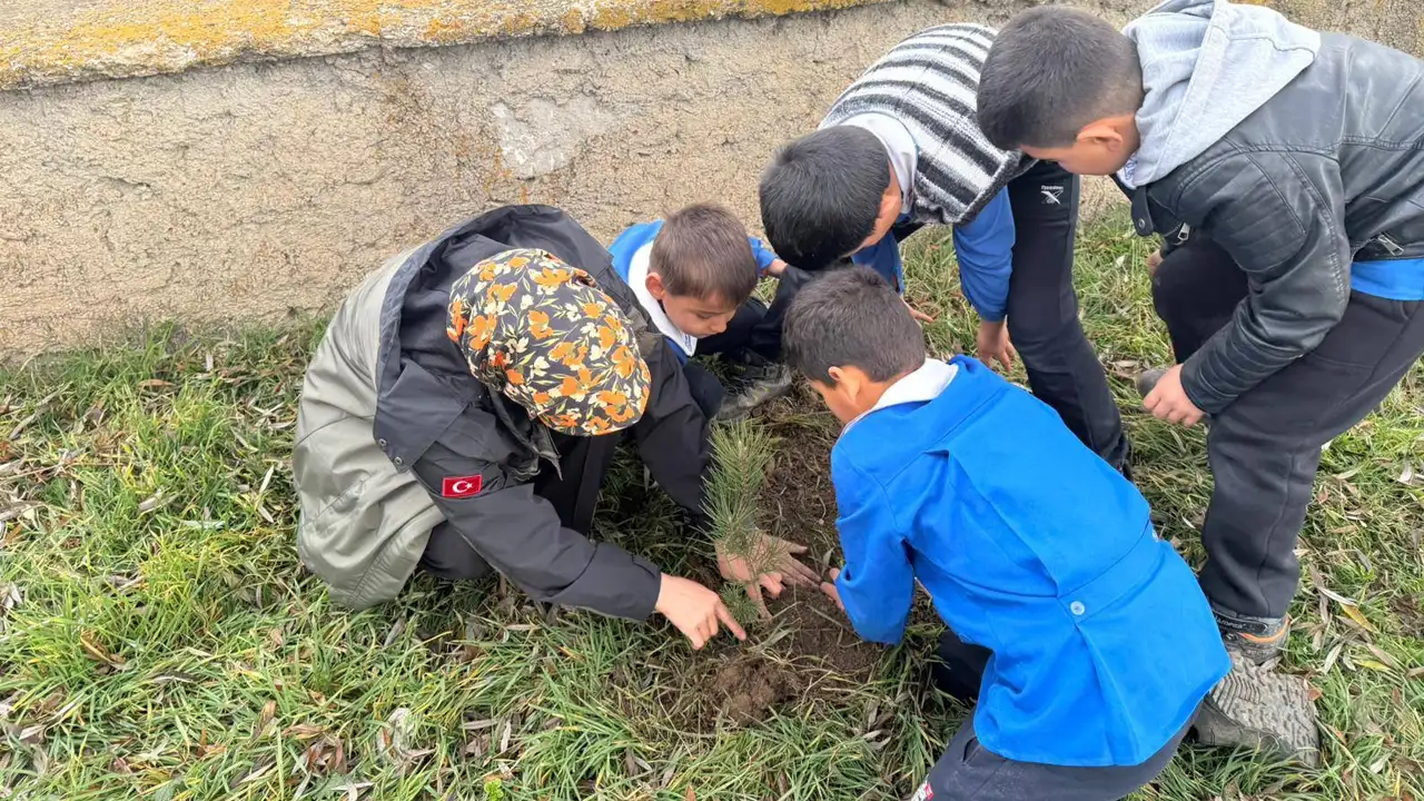 Kütahya Altıntaş’ta Minik Öğrencilere Doğa Ve Orman Sevgisi Aşılandı 2-1