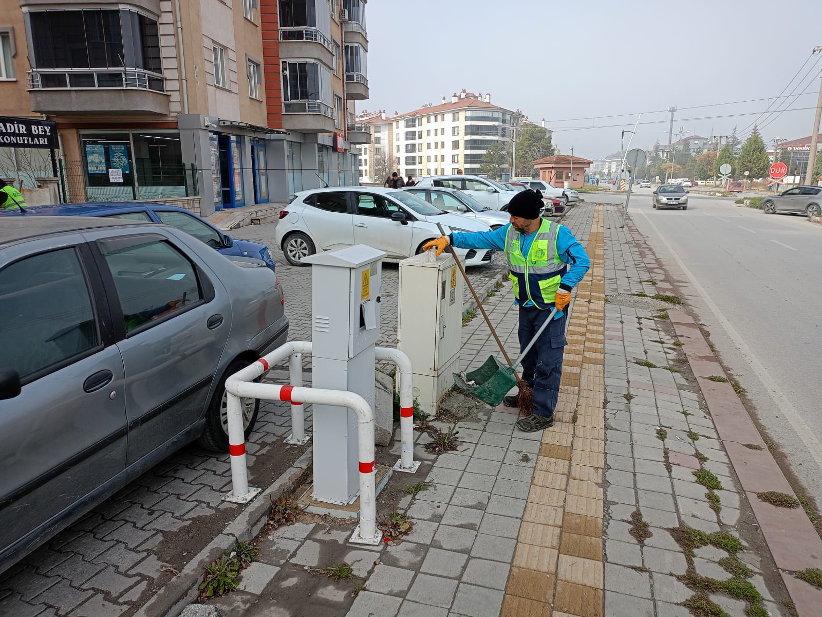 Kütahya Bahçelievler Mahallesi’nde Yaprak Temizliği (2)