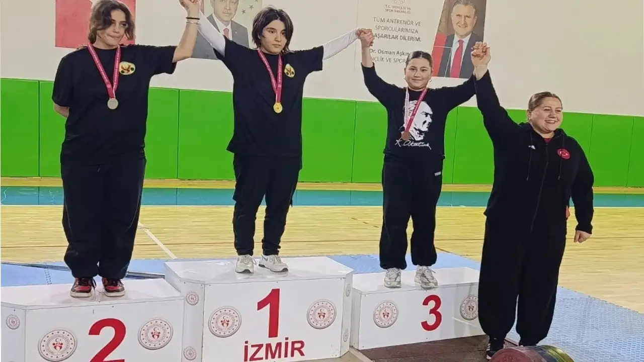 Kütahya Belediyespor Halterde Madalyalarla Döndü 2