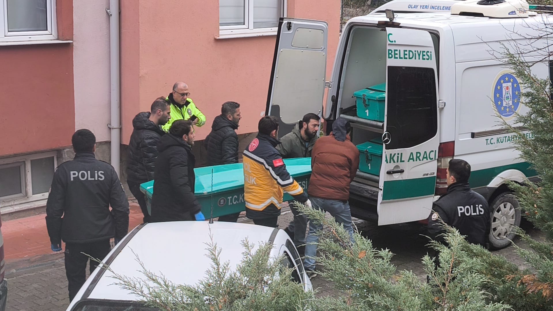 Kütahya Da 10.Kattan Düşen Kişi Hayatını Kaybetti (1)