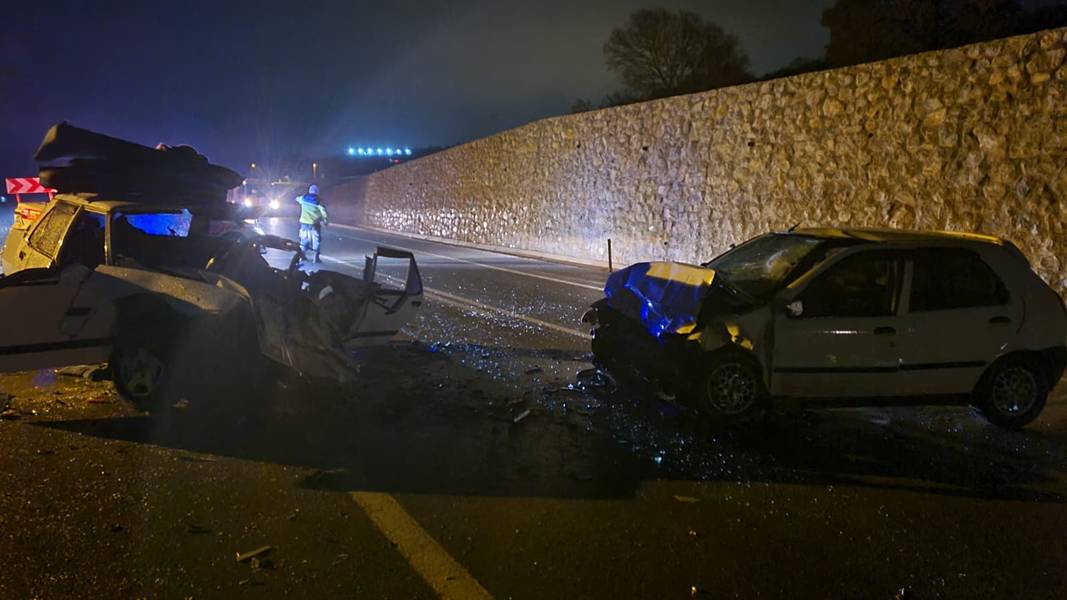 Kütahya Da Iki Otmobil Çarpıştı Emet (2)-1
