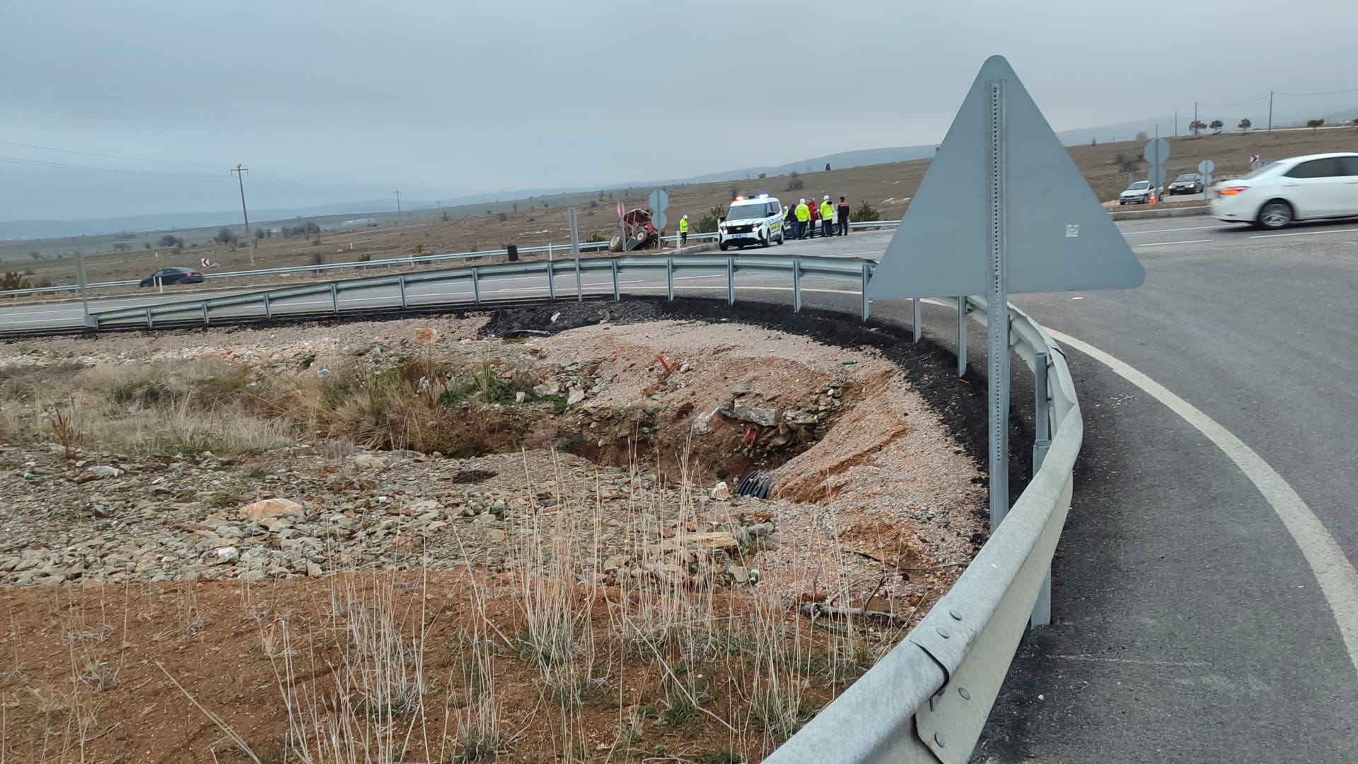 Kütahya Da Traktör Ile Otomobil Çarpıştı 2 Yaralı 01 (1)