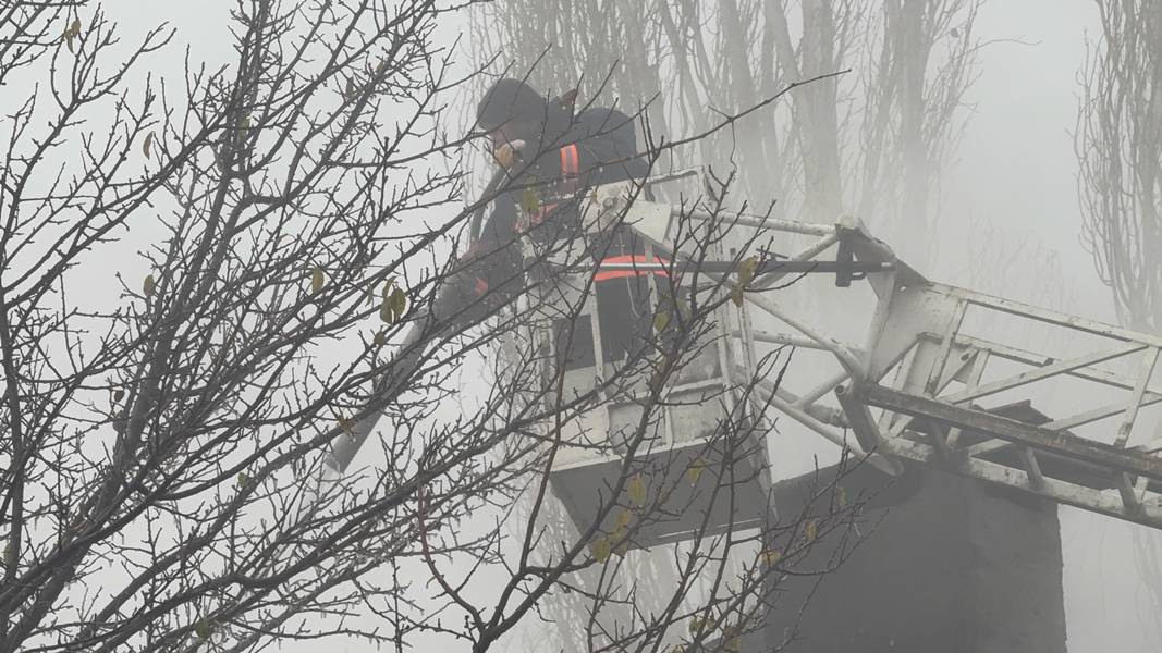 Kütahya Domaniç’te Iki Katlı Ev Kül Oldu (3)