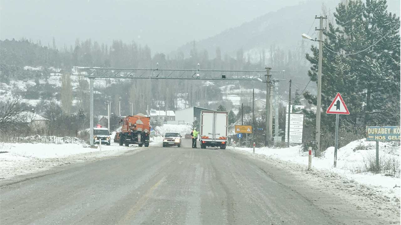 Kütahya Domaniç’te Kar Etkili Oldu, Yollar Kapandı5