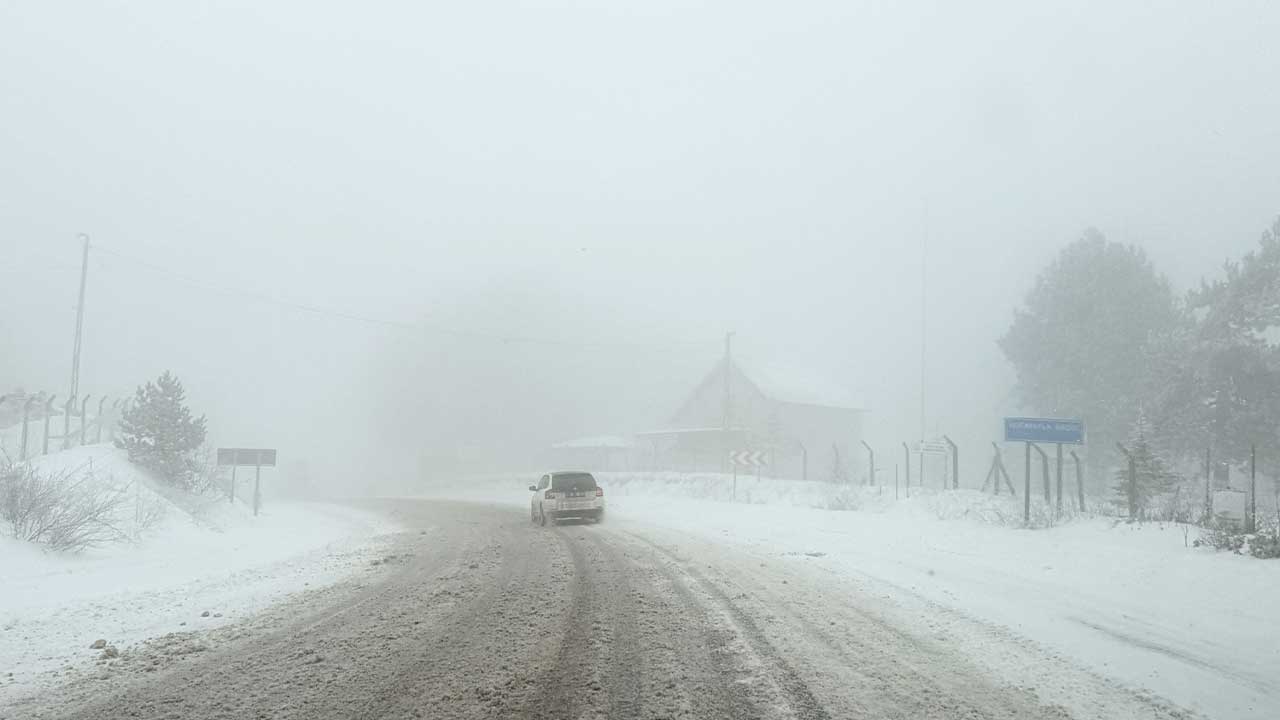 Kütahya Domaniç’te Kar Etkili Oldu, Yollar Kapandı6