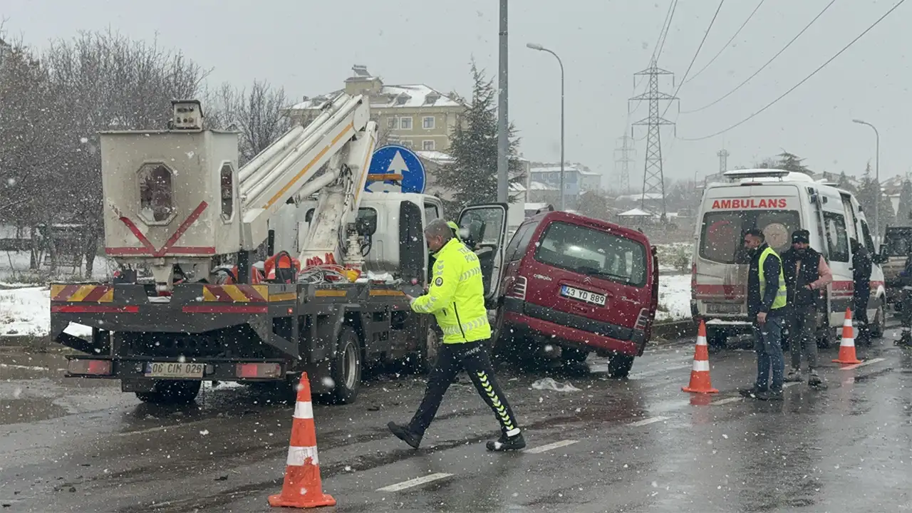Kütahya Domaniç’te Meydana Gelen Trafik Kazalarında 4 Yaralı 3
