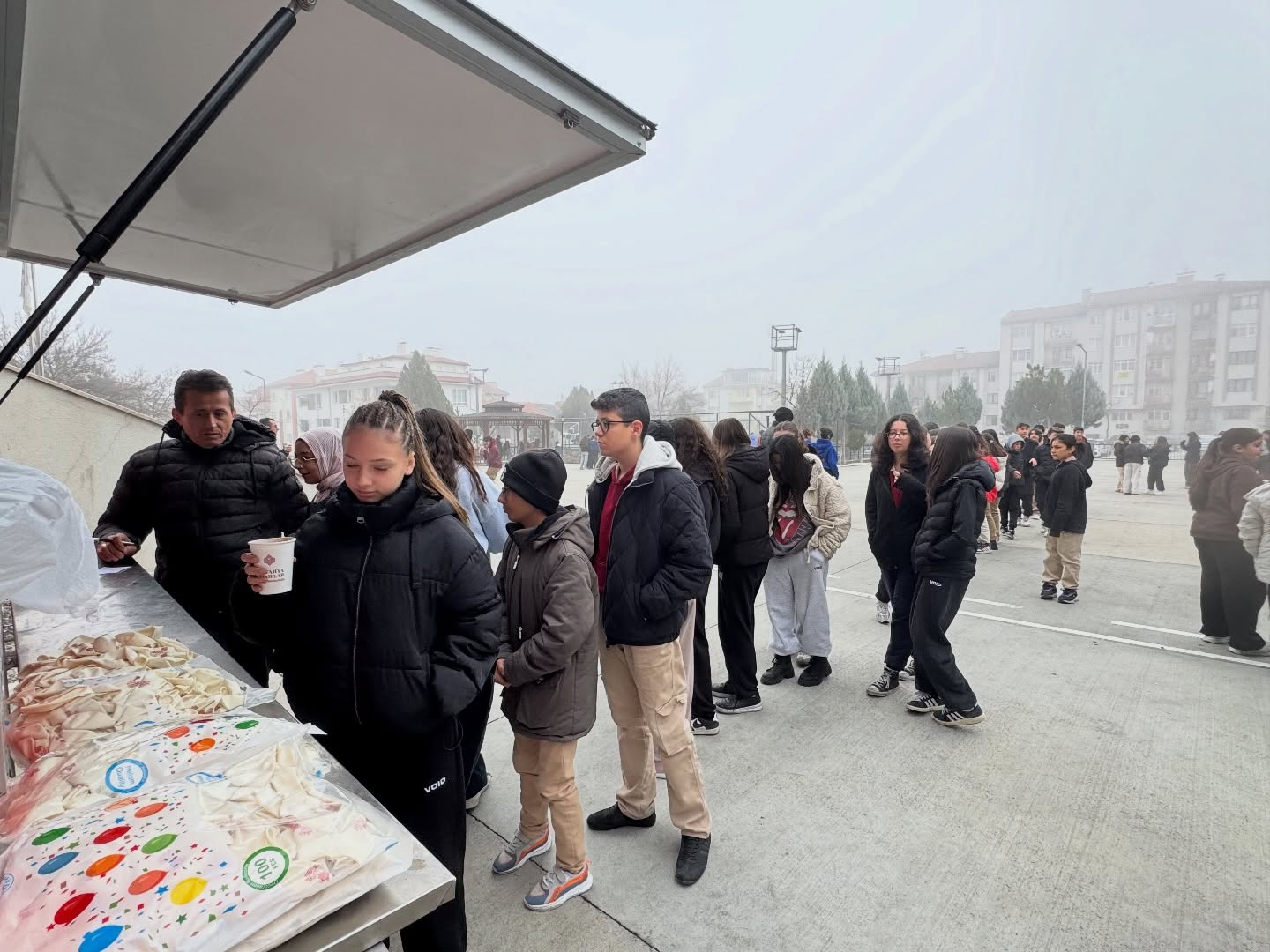 Kütahya Fatih Ortaokulu’nda Vakıf Çorbası Ikram Edildi2