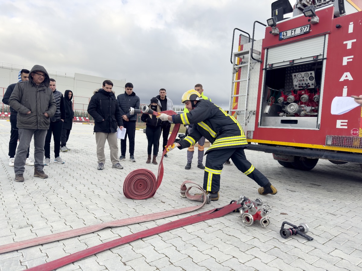 Kütahya Osb’de Itfaiye Personeli Olmak Için Ter Döktüler (6)