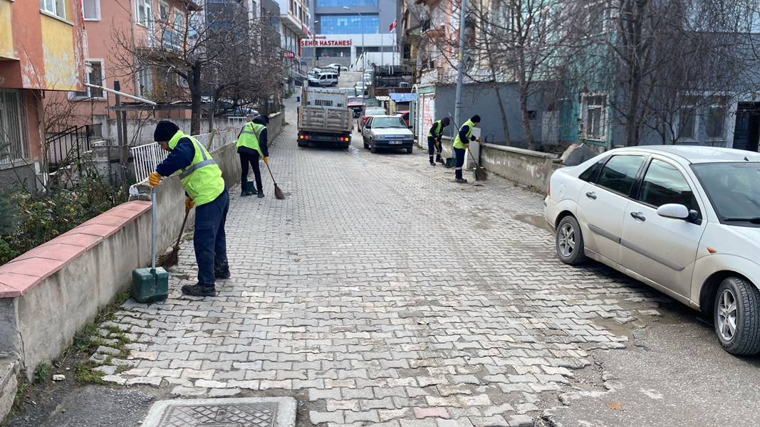 Kütahya Şehir Hastanesi Çevresinde Temizlik Çalışması Yapıldı (3)