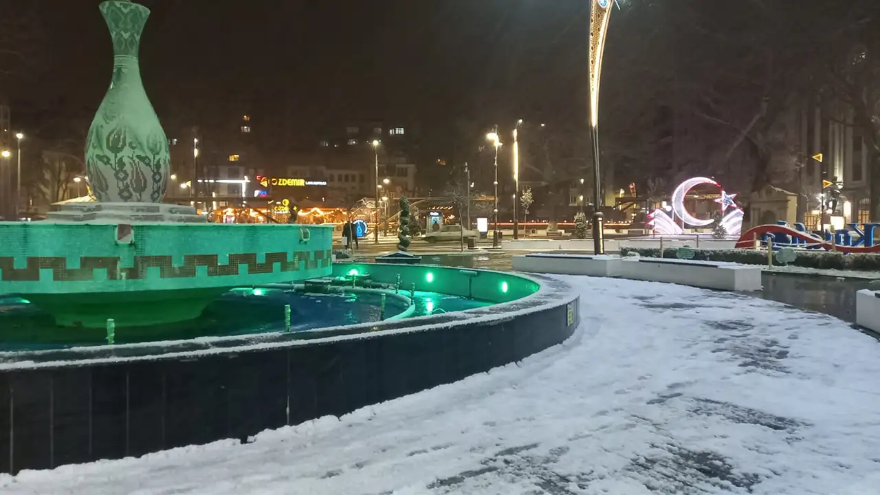 Kütahya Şehir Merkezine Mevsimin Ilk Karı Düştü 2