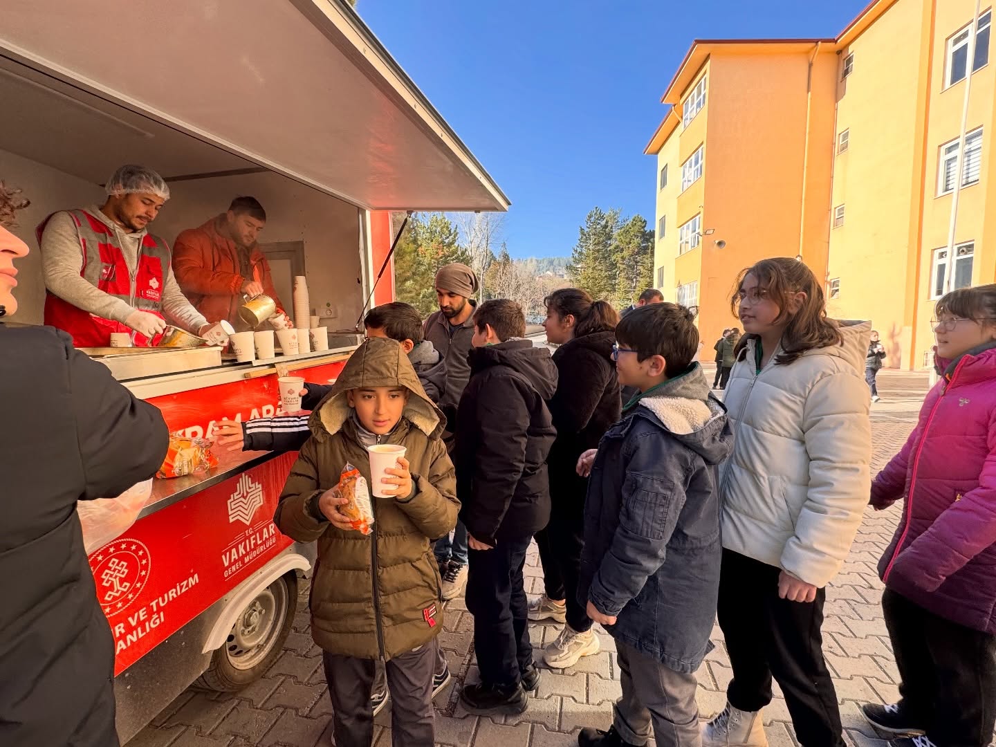 Kütahya Şehitler Ortaokulu’nda Vakıf Çorbası Ikramı1