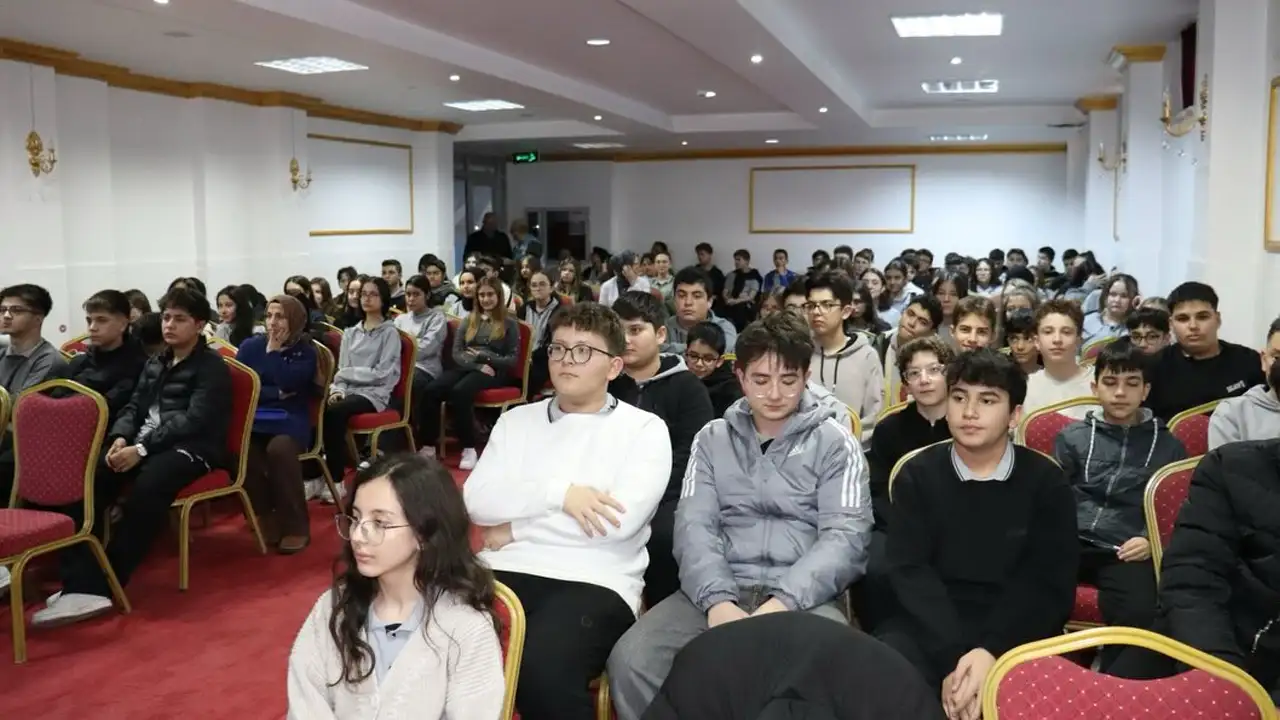 Kütahya Tavşanlı’da Öğrencilere Kur’an I Kerim Dağıtıldı