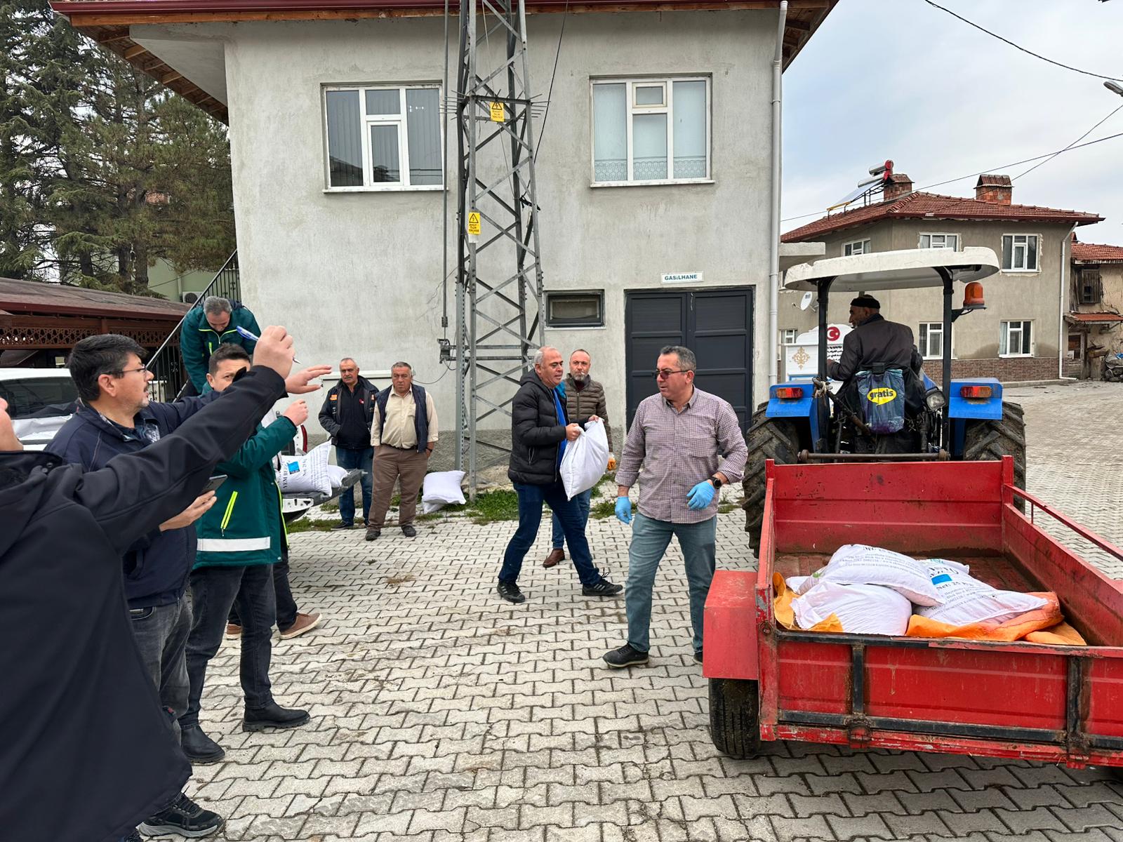 Kütahya Tavşanlı’da Üreticiye Yem Bezelyesi Tohumu Desteği1