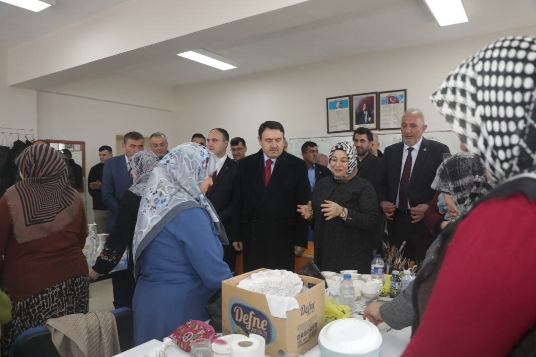 Kütahya Valisi Işın, Aslanapa Hem’de Kursiyerlerle Buluştu1