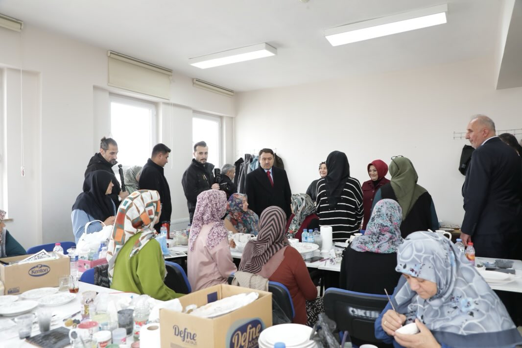 Kütahya Valisi Işın, Aslanapa Hem’de Kursiyerlerle Buluştu3