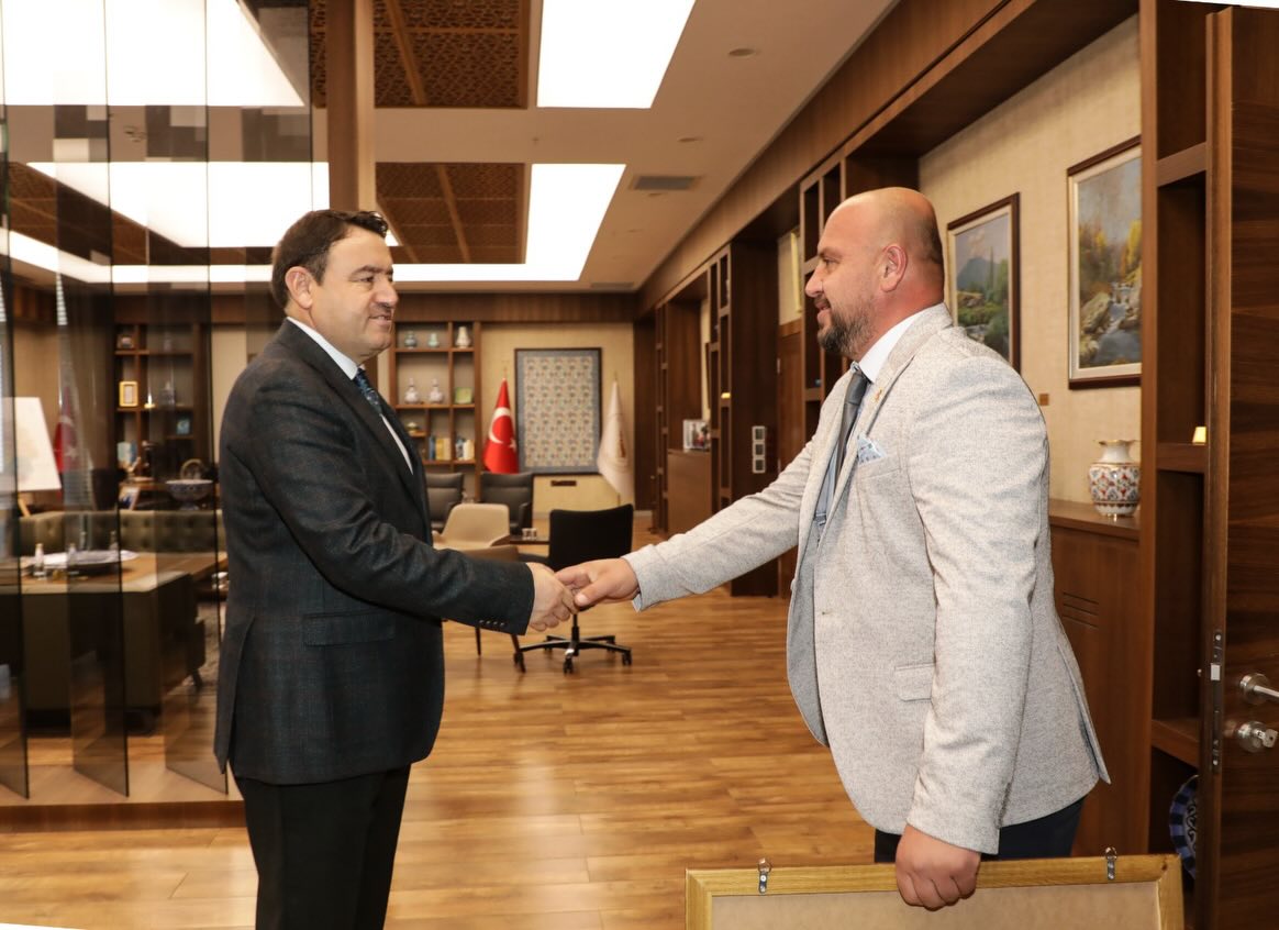 Kütahya Valisi Merkez Köy Muhtarlarını Makamında Ağırladı