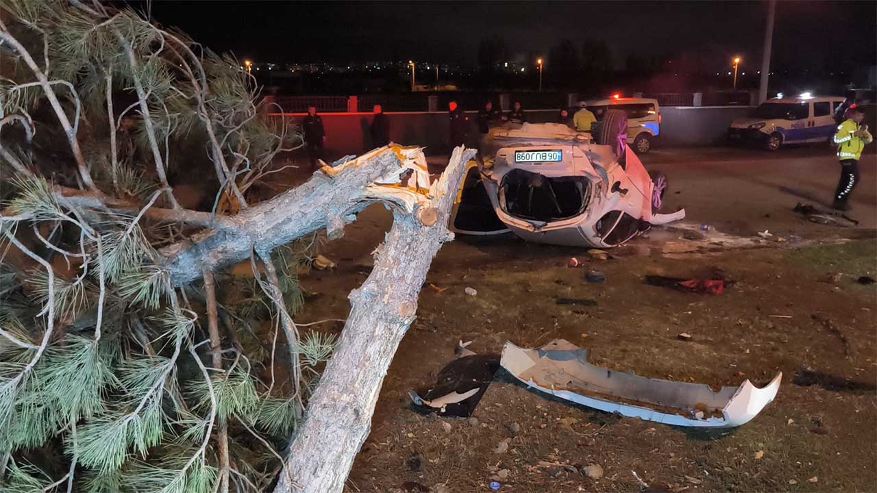 Kütahya'da Aşırı Hız Kazaya Neden Oldu, 1 Yaralı4