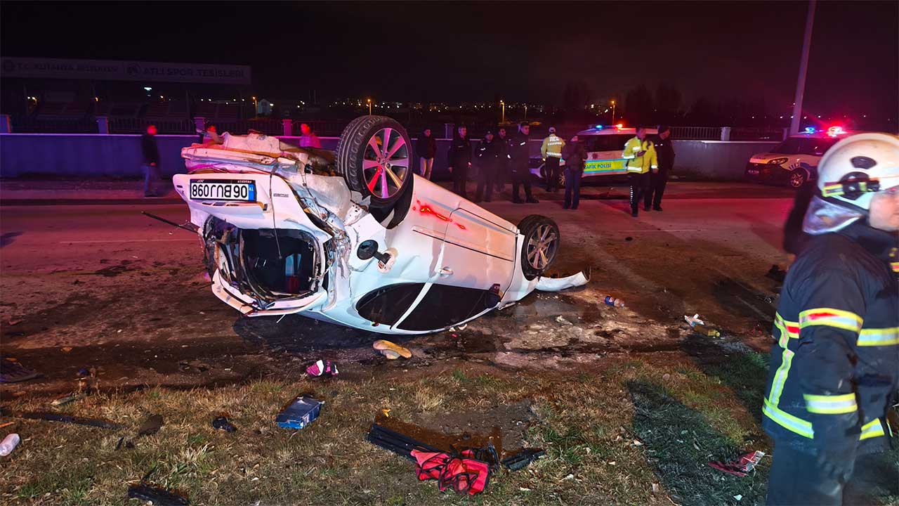 Kütahya'da Aşırı Hız Kazaya Neden Oldu, 1 Yaralı6