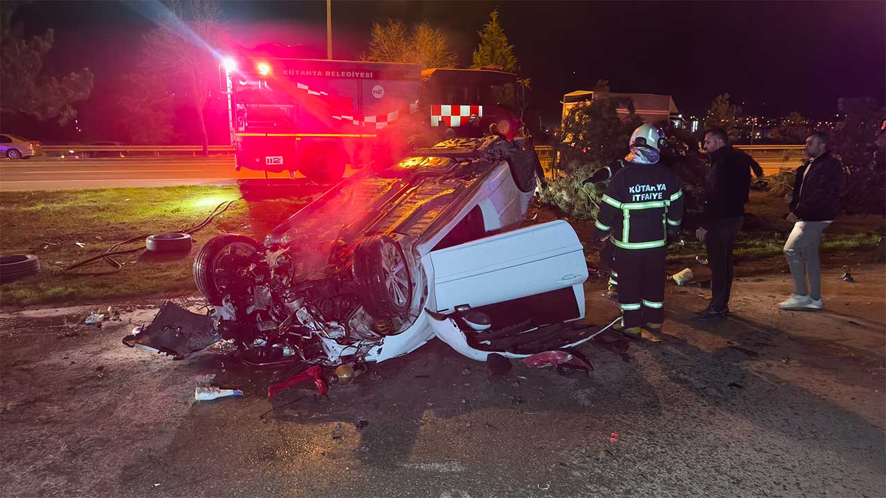 Kütahya'da Aşırı Hız Kazaya Neden Oldu, 1 Yaralı7