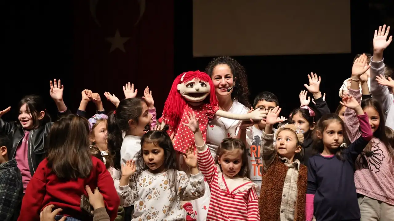 Kütahya’da Ecem Ile Çilek Gösterisine Yoğun Ilgi