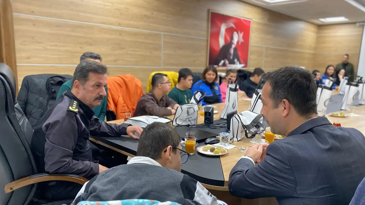 Kütahya’da Emniyet Müdürü Elbir’den Özel Öğrencilere Ilgi 1