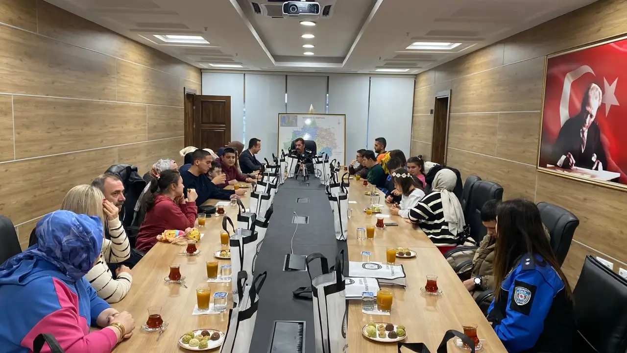 Kütahya’da Emniyet Müdürü Elbir’den Özel Öğrencilere Ilgi 2