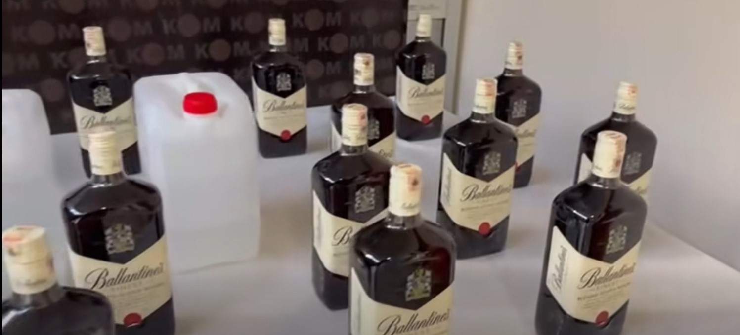 Kütahya’da Litrelerce Kaçak Alkol Ele Geçirildi-1