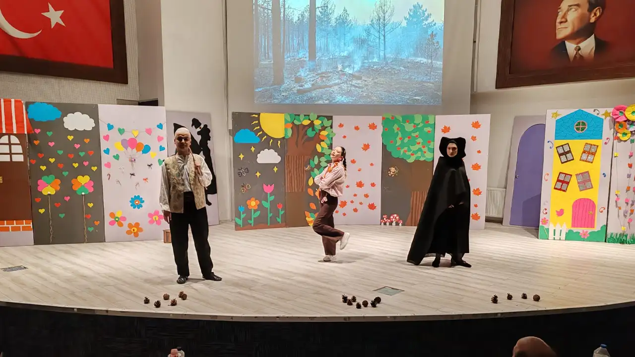 Kütahya’da Öğrenciler Için “Ormanın Şifresi” Sahnelendi 2