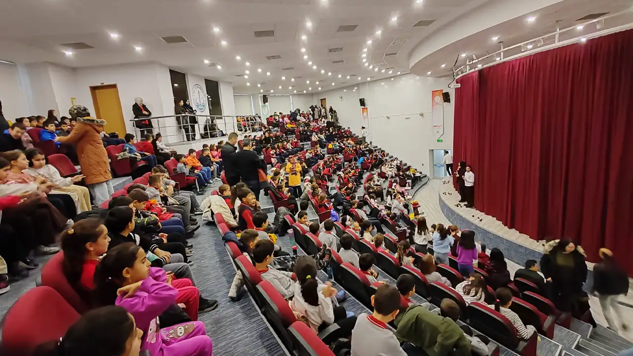 Kütahya’da Öğrenciler Için “Ormanın Şifresi” Sahnelendi