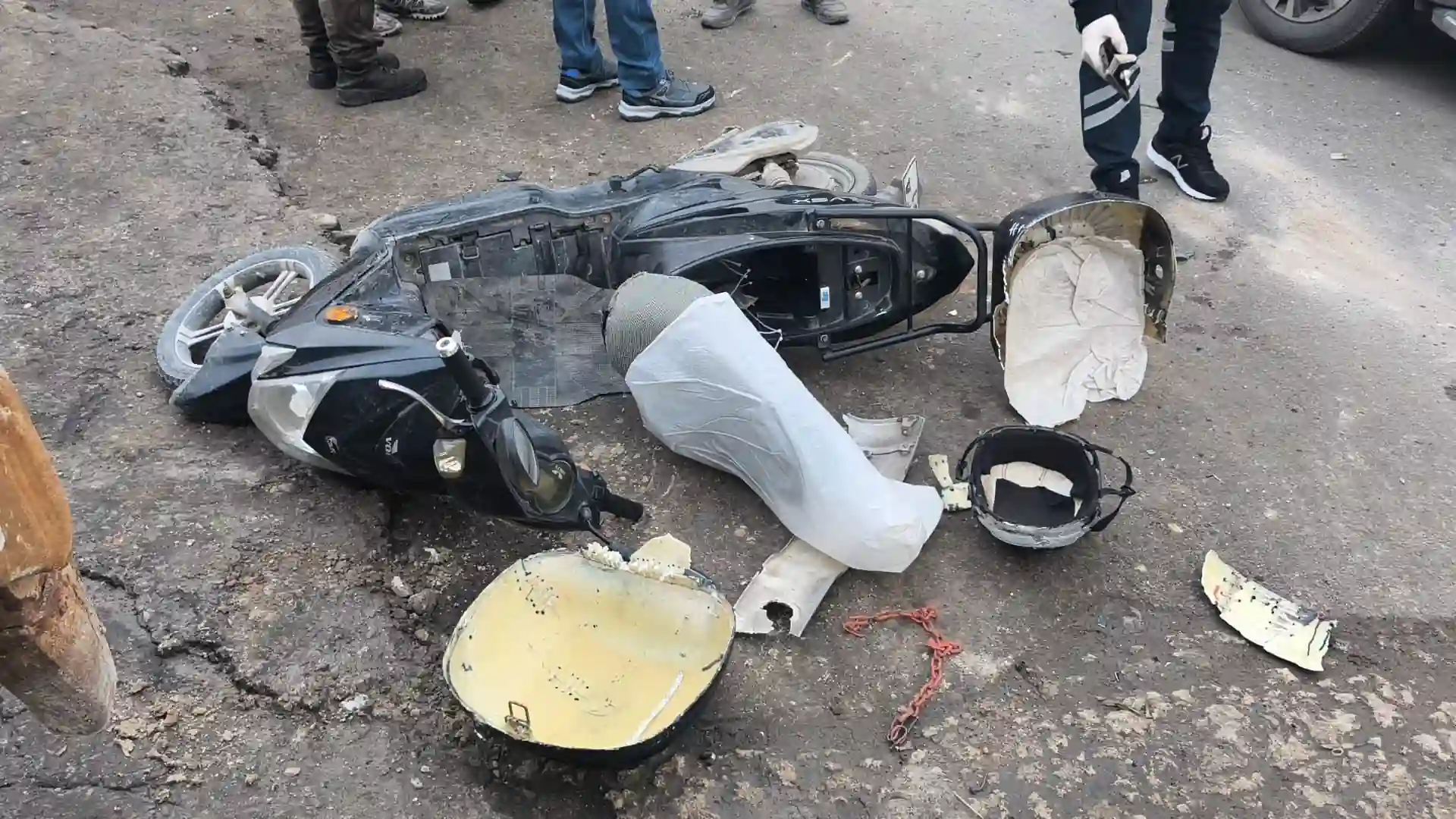 Kütahya’da Otomobil, Elektrikli Bisiklete Çarptı, 1 Yaralı 2