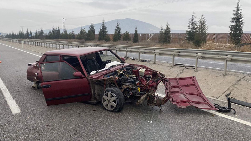 Kütahya’da Otomobil Su Tahliye Kanalına Uçtu (4)