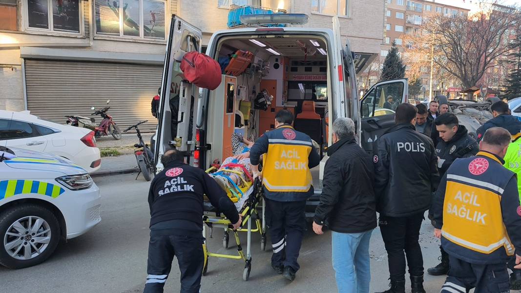 Kütahya’da Park Halindeki Araca Çarptıktan Sonra Devrildi (8)