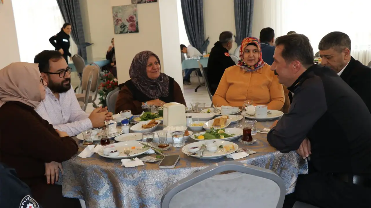 Kütahya’da Şehit Ve Gazi Aileleri Polisevi’nde Kahvaltıda Buluştu 1