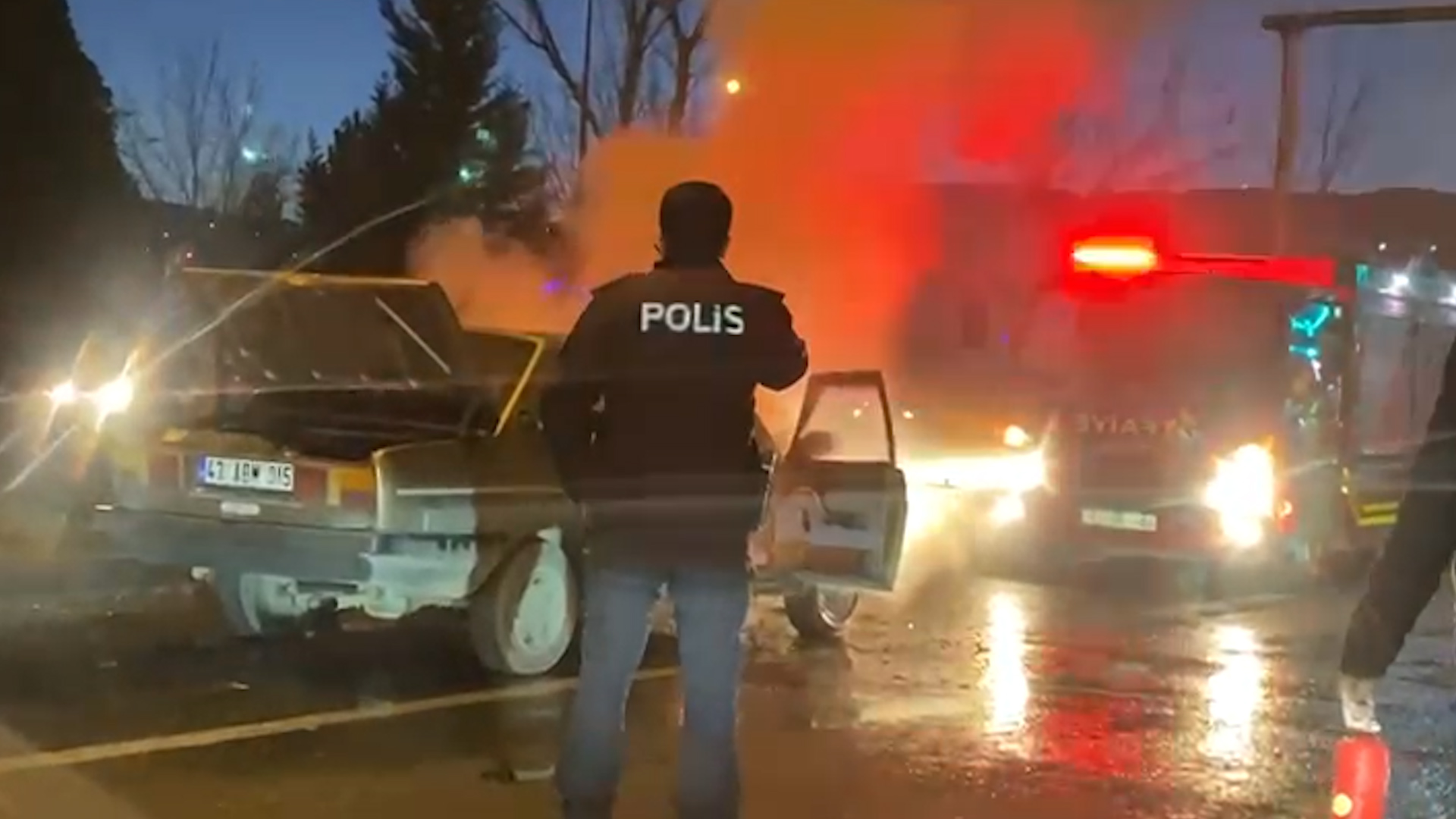 Kütahya'da Seyir Halindeki Otomobil Alev Topuna Döndü (4)
