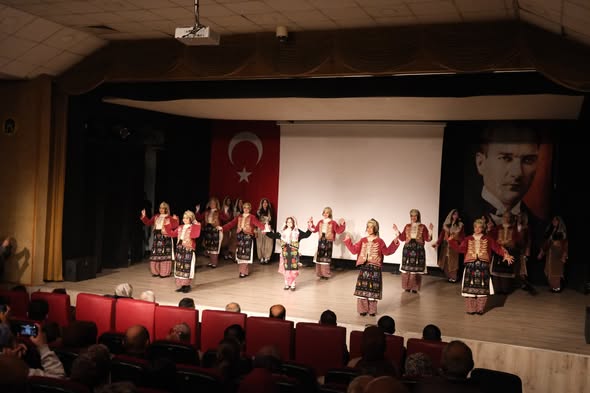 Kütahya’da Tavşanlı’nın Düş Halk Oyunları Gecesi Ilgi Gördü 3