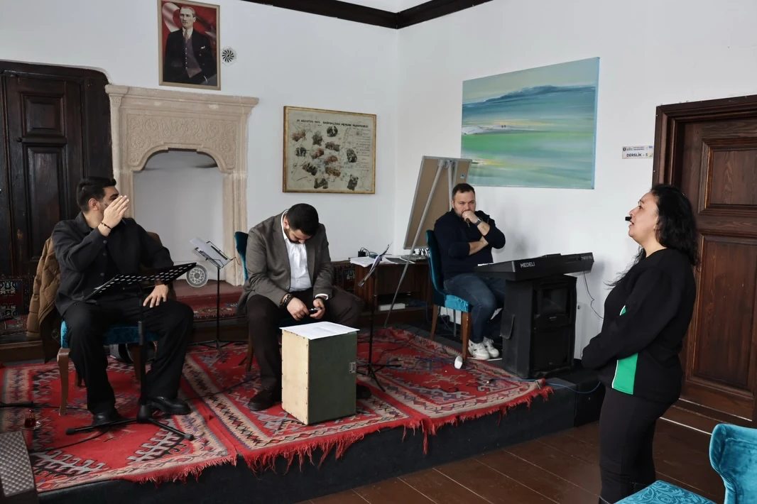 Kütahya’da Türk Halk Müziği’nde Yeteneklerini Sergilediler2