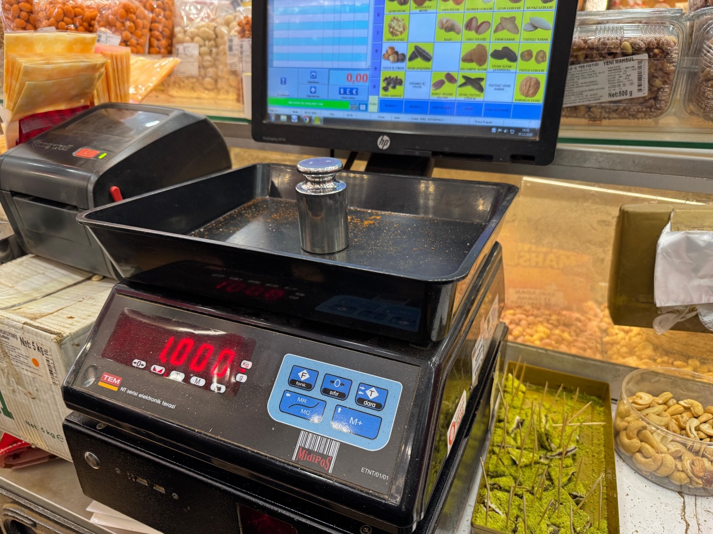 Kütahya’da Yılbaşı Öncesi Kuruyemişçilere Sıkı Denetim2