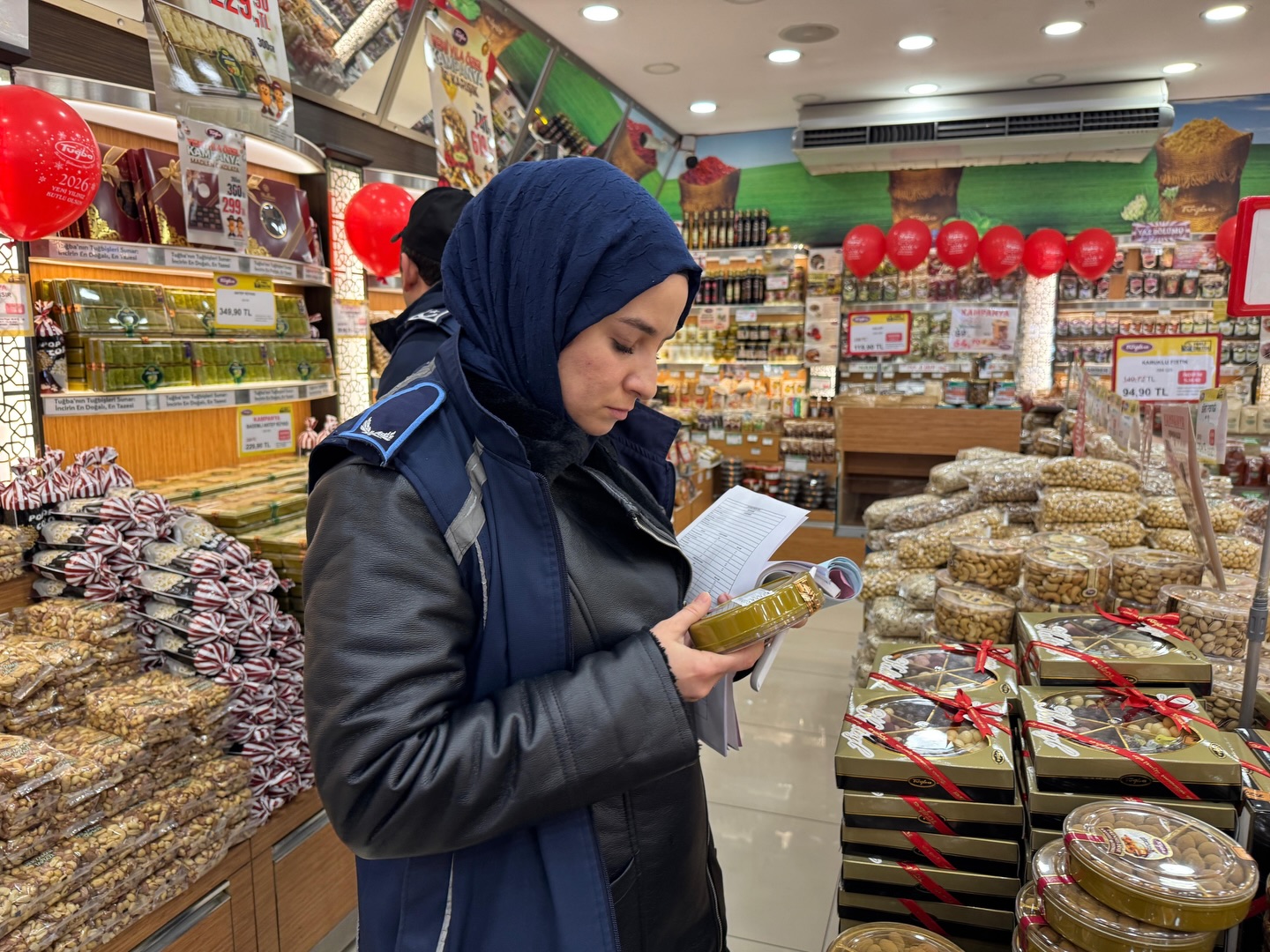 Kütahya’da Yılbaşı Öncesi Kuruyemişçilere Sıkı Denetim3