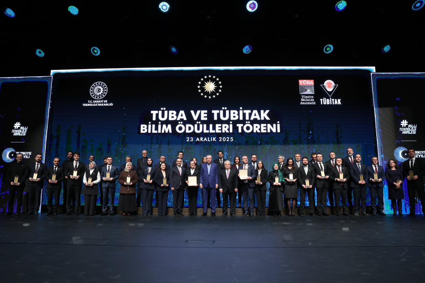 Kütahyalı Akademisyen Ödülünü Cumhurbaşkanı Erdoğan’dan Aldı (4)