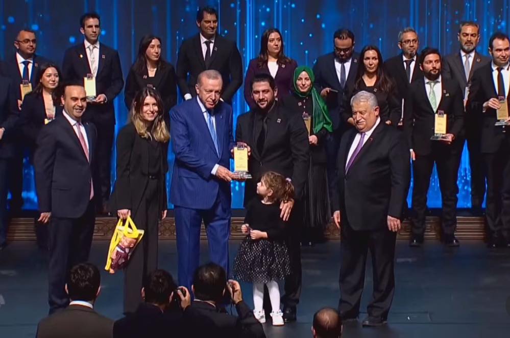 Kütahyalı Akademisyen Ödülünü Cumhurbaşkanı Erdoğan’dan Aldı (5)